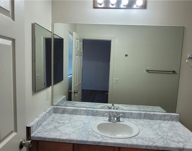 9229 Millikan Avenue - Photo Thumbnail 4