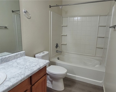 9229 Millikan Avenue - Photo Thumbnail 5