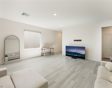 2612 Lily Point Street - Photo Thumbnail 4