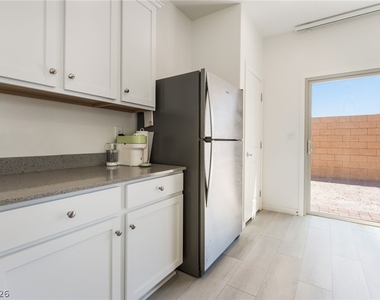 2612 Lily Point Street - Photo Thumbnail 7