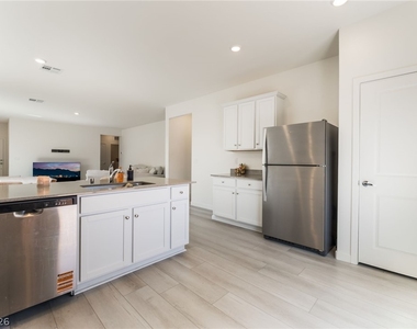 2612 Lily Point Street - Photo Thumbnail 9