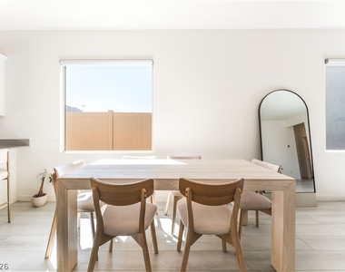 2612 Lily Point Street - Photo Thumbnail 5