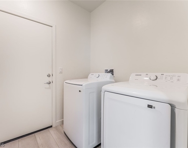 2612 Lily Point Street - Photo Thumbnail 19