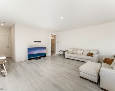 2612 Lily Point Street - Photo Thumbnail 3