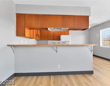 1641 N Lamont Street - Photo Thumbnail 3