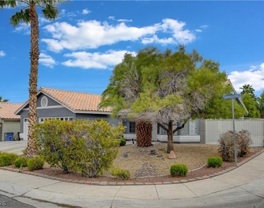 2023 Farmouth Circle - Photo Thumbnail 1
