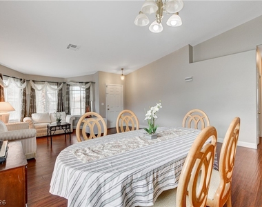 2023 Farmouth Circle - Photo Thumbnail 7