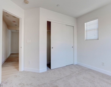 3164 Degas Tapestry Avenue - Photo Thumbnail 27