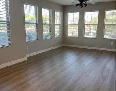 10001 Peace Way - Photo Thumbnail 2