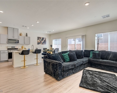 9946 Indigo Cliffs Street - Photo Thumbnail 3