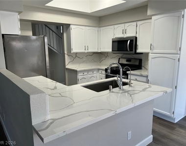 2815 Norfolk Avenue - Photo Thumbnail 2