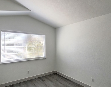 73 Sea Holly Way - Photo Thumbnail 21