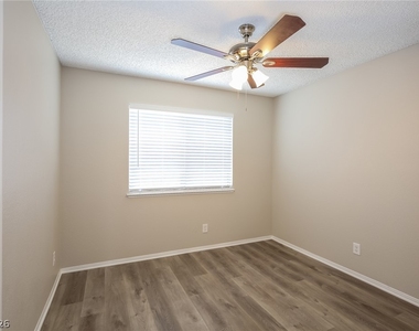 6236 Barkstone Avenue - Photo Thumbnail 12