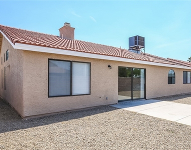 6236 Barkstone Avenue - Photo Thumbnail 14