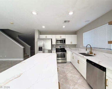 8469 Cavaricci Avenue - Photo Thumbnail 6