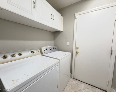 8469 Cavaricci Avenue - Photo Thumbnail 17