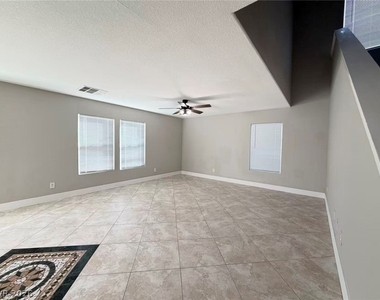 8469 Cavaricci Avenue - Photo Thumbnail 4