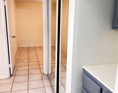 1908 Rio Canyon Court - Photo Thumbnail 10