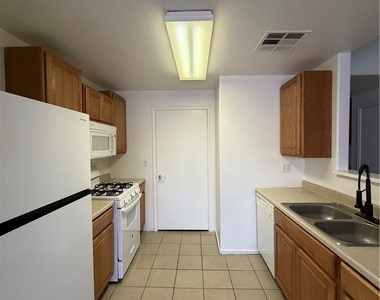 8250 N Grand Canyon Drive - Photo Thumbnail 2