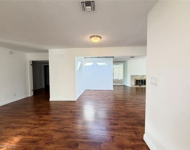 3174 Bel Air Drive - Photo Thumbnail 5
