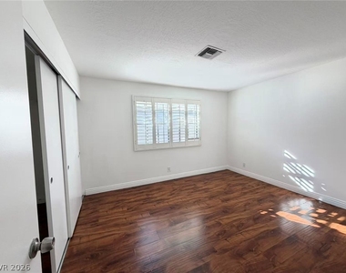 3174 Bel Air Drive - Photo Thumbnail 15