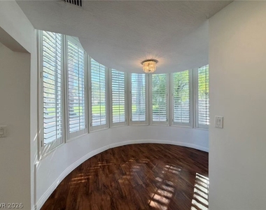 3174 Bel Air Drive - Photo Thumbnail 9