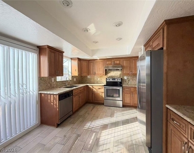 3174 Bel Air Drive - Photo Thumbnail 7