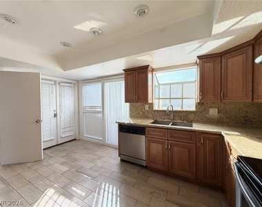 3174 Bel Air Drive - Photo Thumbnail 8