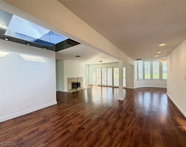 3174 Bel Air Drive - Photo Thumbnail 4