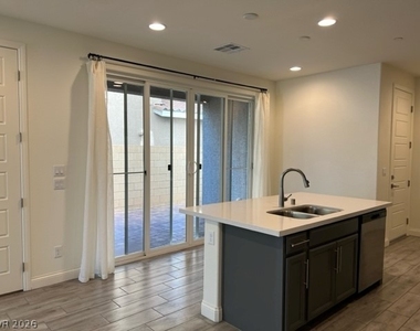 76 Kimberlite Drive - Photo Thumbnail 4