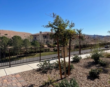 76 Kimberlite Drive - Photo Thumbnail 17