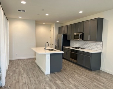 76 Kimberlite Drive - Photo Thumbnail 3