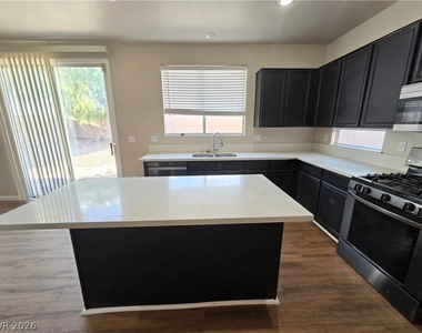 16 Frad Avenue - Photo Thumbnail 10