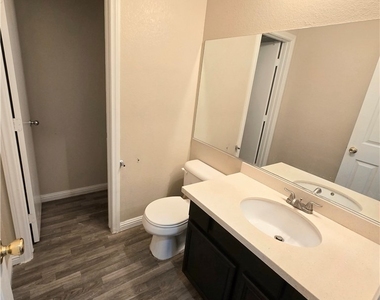 16 Frad Avenue - Photo Thumbnail 19