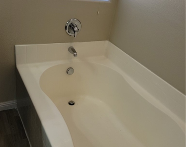 16 Frad Avenue - Photo Thumbnail 30