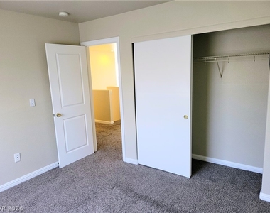 16 Frad Avenue - Photo Thumbnail 36