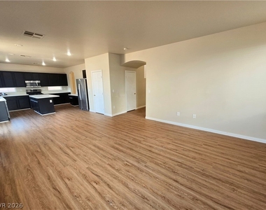 16 Frad Avenue - Photo Thumbnail 15