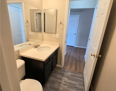 16 Frad Avenue - Photo Thumbnail 18