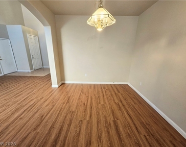 16 Frad Avenue - Photo Thumbnail 4
