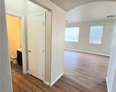 16 Frad Avenue - Photo Thumbnail 17
