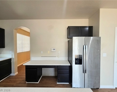 16 Frad Avenue - Photo Thumbnail 9
