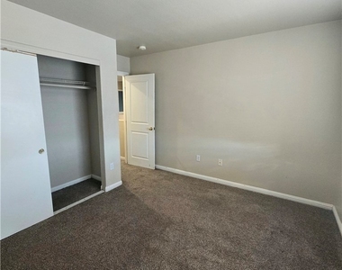 16 Frad Avenue - Photo Thumbnail 32