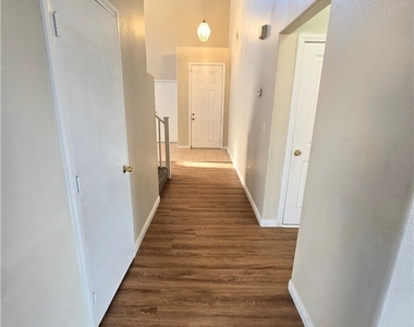 16 Frad Avenue - Photo Thumbnail 20