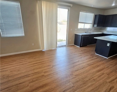 16 Frad Avenue - Photo Thumbnail 12