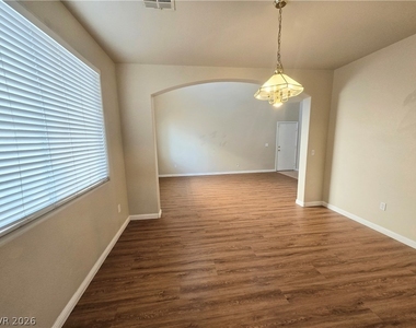 16 Frad Avenue - Photo Thumbnail 6