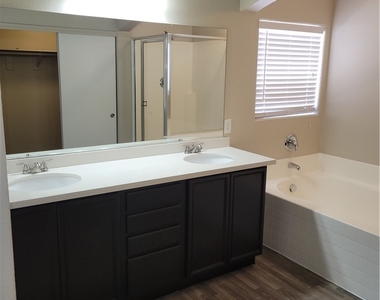 16 Frad Avenue - Photo Thumbnail 27