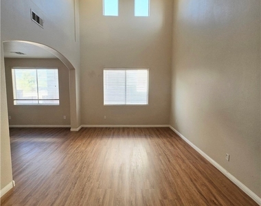 16 Frad Avenue - Photo Thumbnail 3