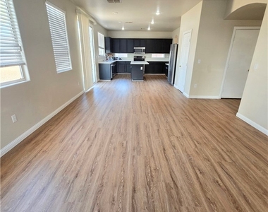 16 Frad Avenue - Photo Thumbnail 14