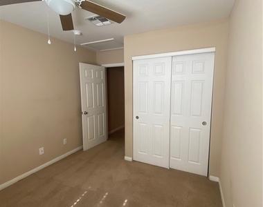 5010 Paradise Harbor Place - Photo Thumbnail 12