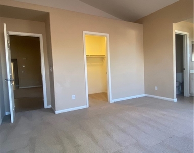 5010 Paradise Harbor Place - Photo Thumbnail 2